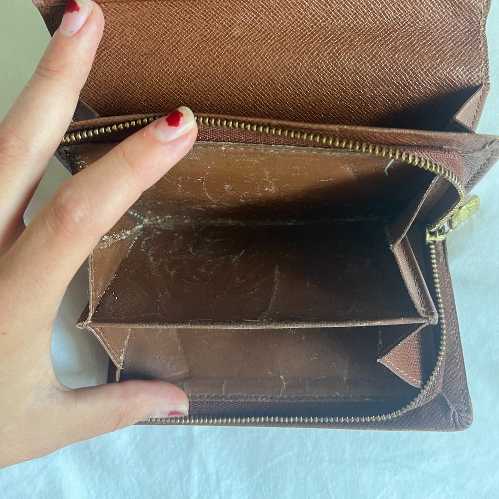 Authentic 2002 Louis Vuitton Monogram Wallet - Picture 9 of 13